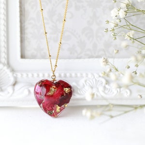 Pressed Flower Red Rose Petal Heart Resin Pendant Necklace| Rose Necklace| Floral Necklace| Handmade Gift for her Valentine&#39;s Day Gift