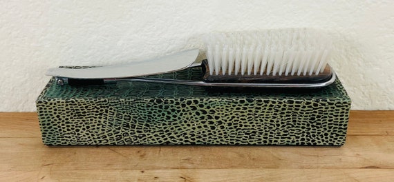 Folding brush and Shoehorn, Folding Grooming Aide… - image 2