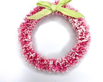 Hot Pink Bottle Brush 3" Wreath with pink bow, Sweet Little snowy, from Bethany Lowe, a glittery vintage Look