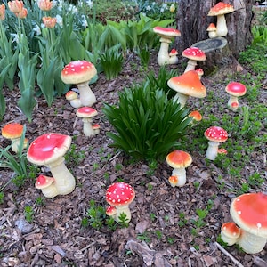 Escultura de resina roja con forma de hongo de la suerte para jardín - Decoración de jardín de hadas
