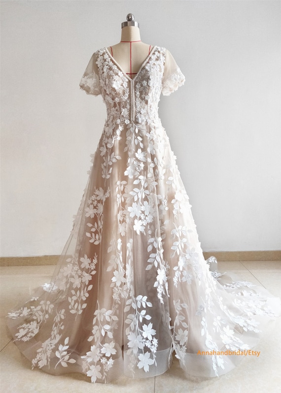 Light Champagne Ivory Lace Bridal Gown//v Neck Luxury Bridal Dress//floral  Lace Short Sleeve Wedding Dress 