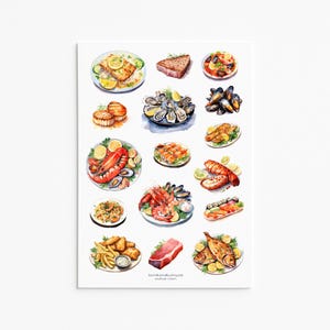 Può includere: Un foglio di adesivi con illustrazioni ad acquerello di vari piatti di pesce. Il foglio include immagini di pesce grigliato, aragosta, ostriche, cozze, sushi e altro, il tutto presentato su piatti con fette di limone.