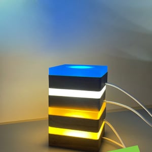 Base luminosa de madera maciza de diseño cuadrado, adorno de luz nocturna LED, base de madera clara, cable USB de 1,5 m