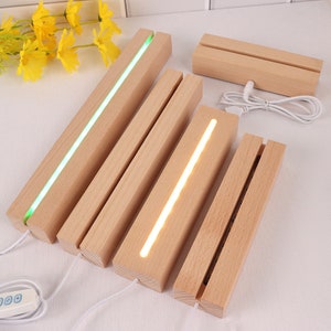Base luminosa in legno massello dal design rettangolare, luce notturna a LED, ornamento con base in legno chiaro e cavo USB