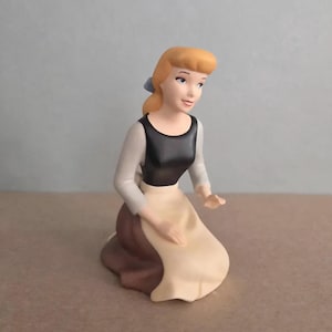 Cinderella "Wistful Dreamer" Porcelain Walt Disney Classics Collection Figure