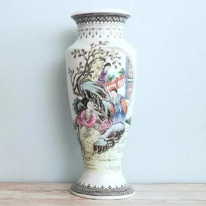 Antique Handpainted Chinese Famille Rose Vase