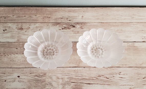 Lalique France Small Frosted Crystal Cendrier Paquerette Daisy
