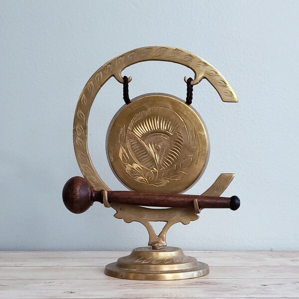 Brass Carved Floral Decorated Meditation Yoga Ritual Room Altar Accessory Ceremonial Gong with Wooden Mallet