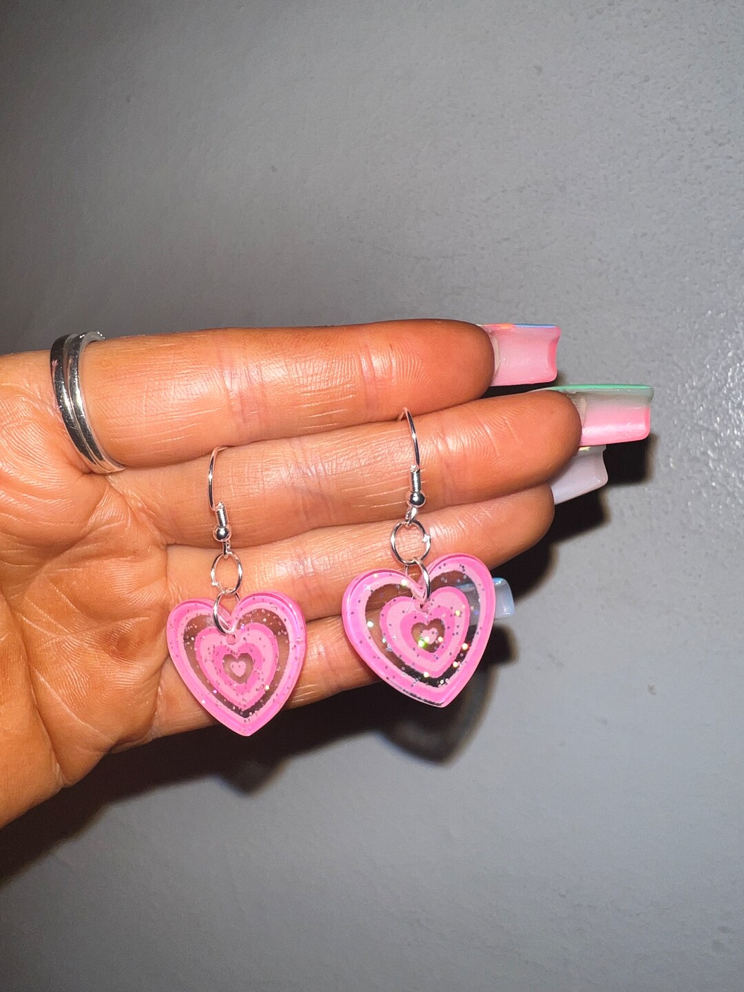 Schmuck der 70er Jahre: A Fun and Funky Drawing Adventure!