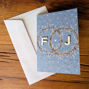 Biglietto di nozze dipinto a mano con iniziali in legno personalizzate – Regalo di coppia personalizzato – Biglietto di fidanzamento o anniversario rustico unico