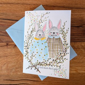 Cartão de Páscoa pintado à mão – Casal de coelhos fofos, design floral de primavera – Saudação única para a Páscoa, presente para os amantes da Páscoa e da primavera