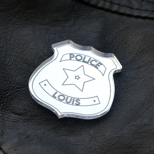 Porte-badge en cuir pour clip de ceinture de police - Clip de ceinture pour  porte-badge de police, Fabricant de produits promotionnels de porte-clés  et de pins en émail
