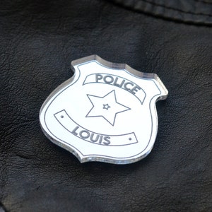 Distintivo personalizado de polícia em acrílico prateado. Distintivo policial com primeiro nome. Decoração de aniversário. Polícia de aniversário