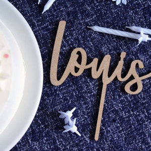 Cake topper personalized first name. Cake decoration with first name. Customizable cake topper. Wooden cake topper. Cake topper