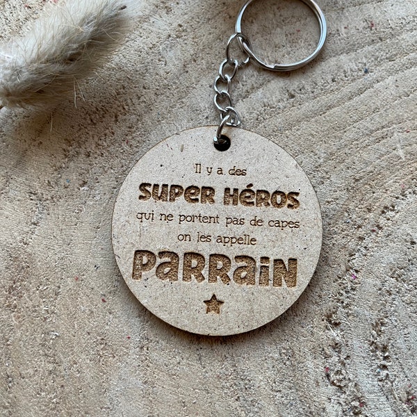 Porte-Clé Parrain Super Héros en bois. Porte-clé Parrain. Porte-clé Baptême. Cadeau pour Parrain