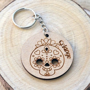 Llavero de madera personalizado Calavera Mexicana Calaveras Dia de los muertos. Llavero de Halloween. Llavero con el nombre de su elección