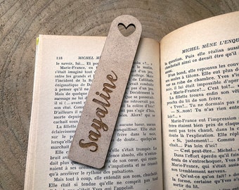 Personalized wooden heart bookmark. Bookmark with first name. Book gift. Library gift. Customizable bookmark.