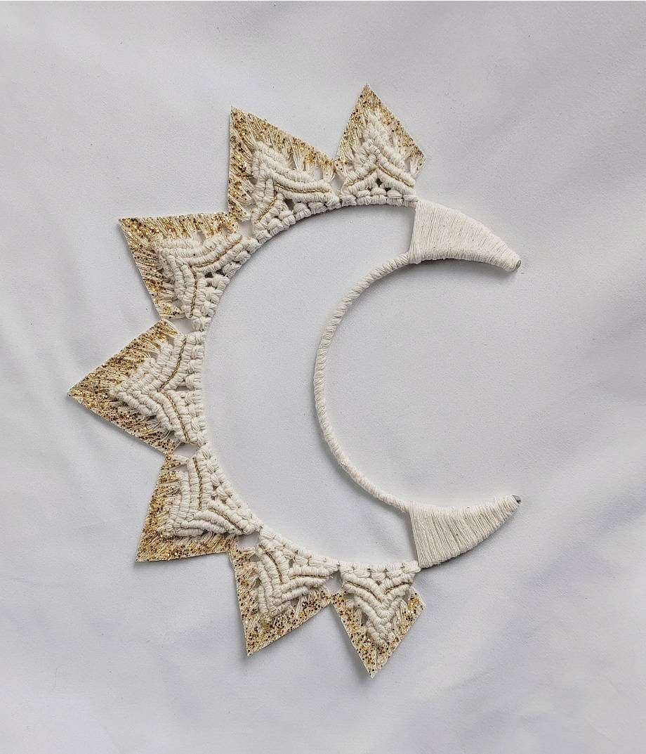 Lune en Macramé avec Paillettes Dorée