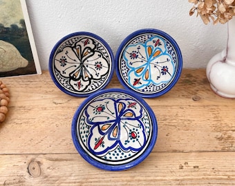 Trio of Hand Painted Ceramic Wall Hanging Bowls – Mediterranean Blue White Design, Vintage Set of Three Mediterranean Dishes