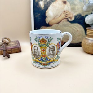 Vintage King George V Silver Jubilee Mug: 1935 Royal Memorabilia