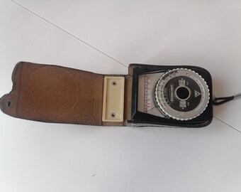 Vintage Leningrad 4 Light Meter, USSR Exposure Meter, Leather Case
