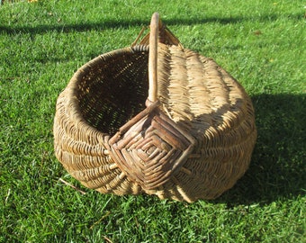 Large Antique Wicker Basket, Farmhouse Rustic Decor
