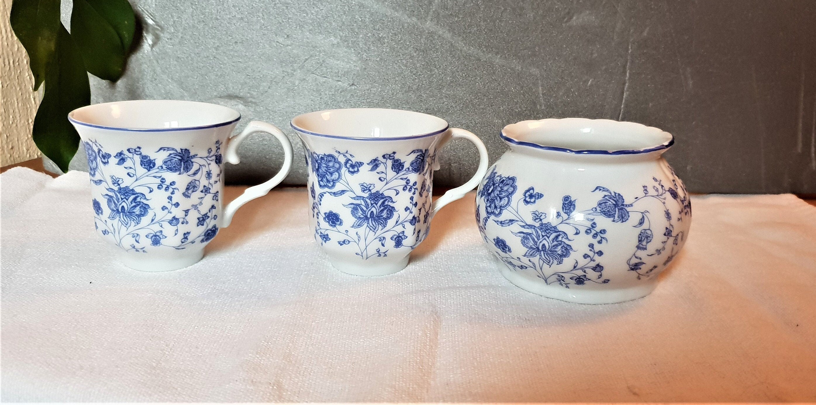 Service à Café en Porcelaine_ Tasses et Sucrier .