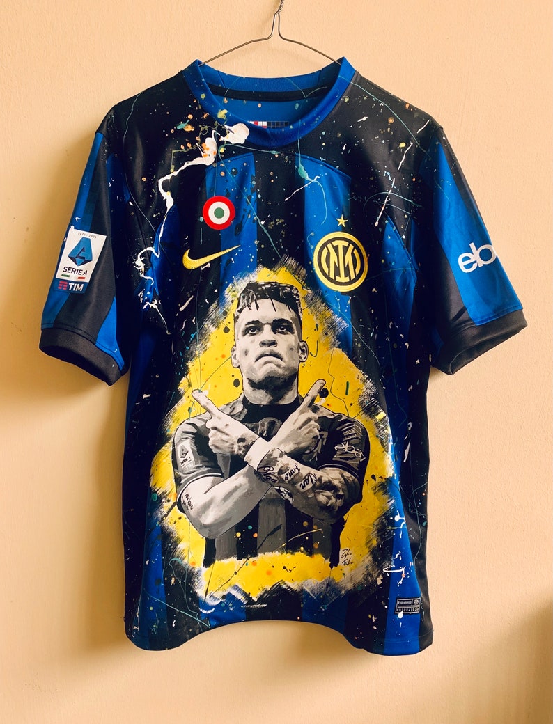 Maglia Inter Lautaro Martinez dipinta a mano & poster image 1