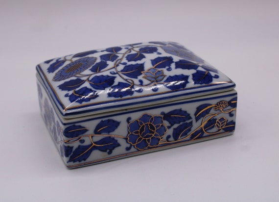 Vintage Porcelain Asian Vanity/Dresser Box, Lidde… - image 1