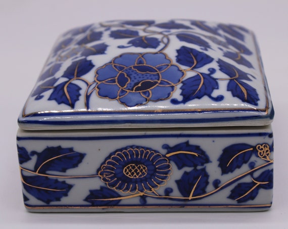 Vintage Porcelain Asian Vanity/Dresser Box, Lidde… - image 5