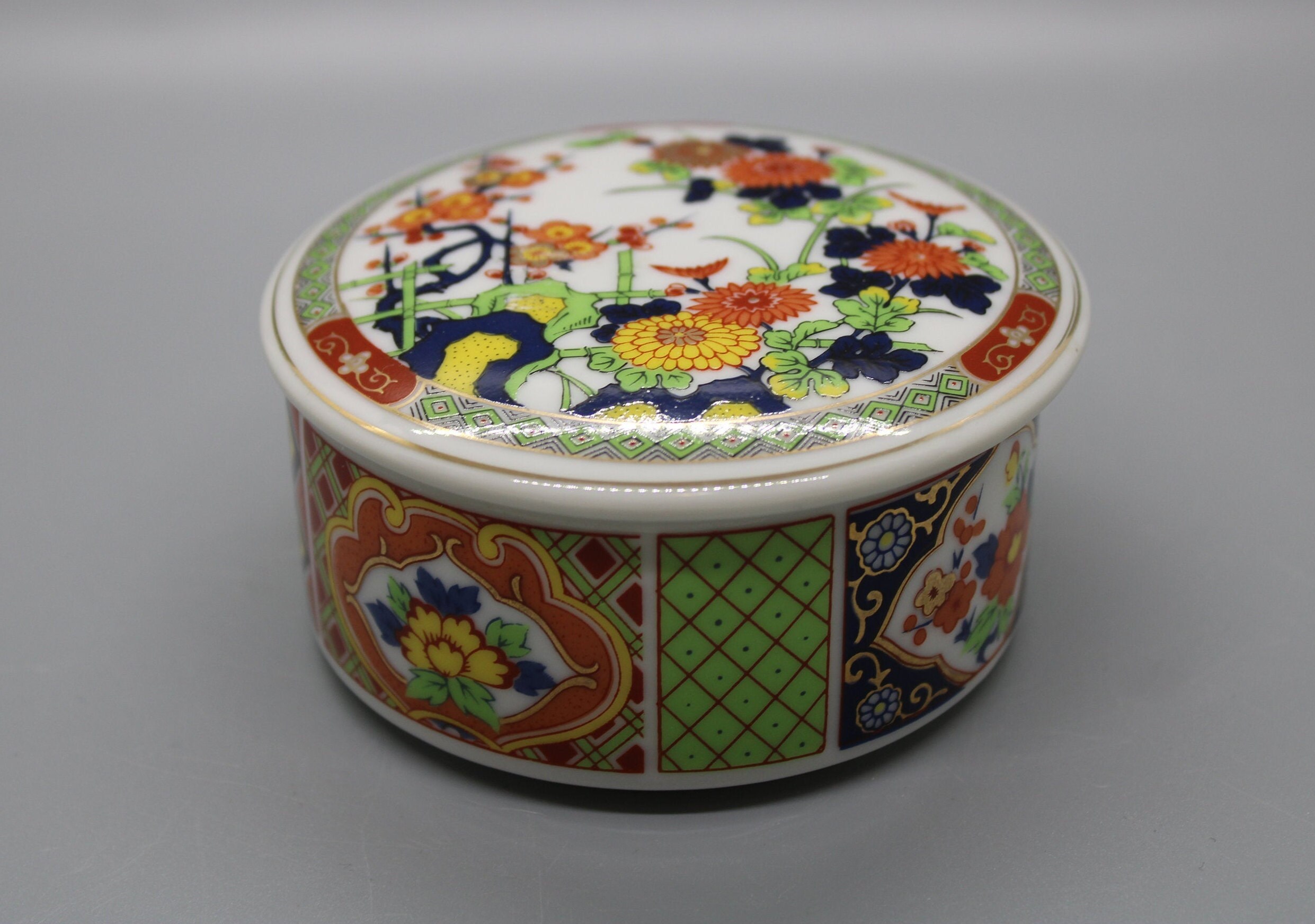 Vintage Lidded Dresser Jar, Trinket Dish, UC\u0026GC Japan, Beautiful Floral  Dish With Yellows, Oranges, Blues, Greens and Gold Trimmed - Etsy, image size:2482x1744