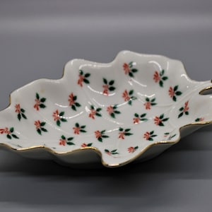 Vintage Lefton China Dish, 2538 Handpainted, Textured Leaf Shaped Holly And Red Ribbon, Gold Trim Collectible Lefton, Free Priority Shipping
