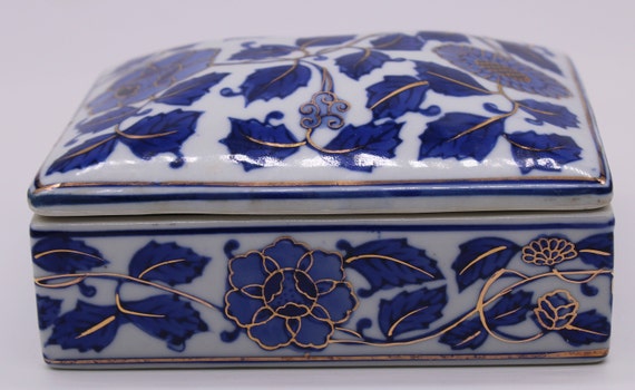 Vintage Porcelain Asian Vanity/Dresser Box, Lidde… - image 4