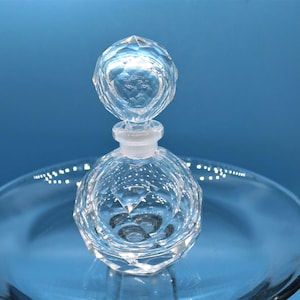 Vintage Perfume Decanter, Clear Crystal Diamond Pattern Decanter With Stopper, Free Priority Shipping