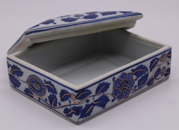 Vintage Porcelain Asian Vanity/Dresser Box, Lidde… - image 6