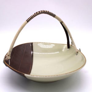Vintage Art Pottery Fred Roberts Co., Ceramic Dish San Francisco Mid-Century Modern Wrapped Bamboo Handle, Cream & Brown W/Gold Trim, Japan