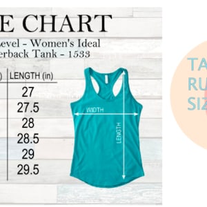 Puede incluir: Tabla de tallas para un top de tirantes con espalda nadadora. La tabla muestra el ancho y la longitud en pulgadas para las tallas XS a 2XL. El top es azul turquesa y tiene un estilo de espalda nadadora. El texto "TANK TOP RUNS SMALL SIZE UP :)" est&aacute; escrito en un c&iacute;rculo.