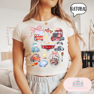 カーズ ディズニー ベビーTシャツ、ライトニング・マックィーン ベビーTシャツ、マジックキングダム シャツ、レディース ベビーTシャツ パークシャツ、クロップトップ