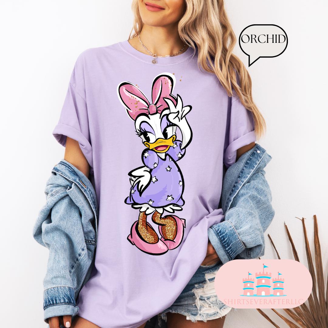 Camisa Comfort Color® Retro Daisy Duck, Camisa Daisy Duck Trip, Camisa Daisy, Camisa Disney Girl Trip, Camisa Disney Vacation