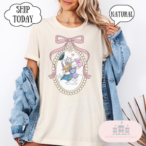 Disney Locket Coquette Pink Bow T-Shirt, Disneyland Disneyworld BTW Gänseblümchen Donald Mouse Shirt, Coquette T-Shirt, Disney Valentines Shirt