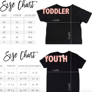 Puede incluir: Tabla de tallas para camisetas de ni&ntilde;os peque&ntilde;os y j&oacute;venes. La tabla muestra la talla, el pecho, la longitud, el ancho y las tallas que se ajustan a cada camiseta. La tabla est&aacute; en pulgadas.