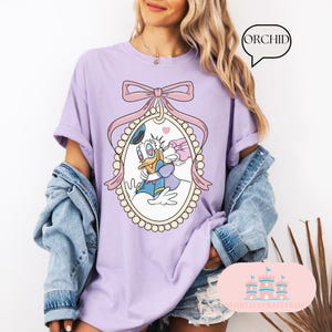 Comfort Color® Locket Shirt, süßes Locket Bow Shirt, Donald Daisy Lover T-Shirt, süße Disneyworld Erwachsene T-Shirts, Daisy Coquette T-Shirt