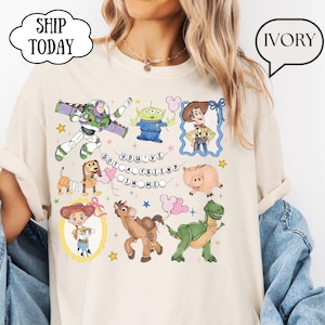 Camiseta retro de Toy Story Land, camiseta de Disney Pixar Toy Story, camiseta de Disney Woody Jessie Buzz Lightyear, camiseta "Familia, tienes un amigo en mí" imagen 9