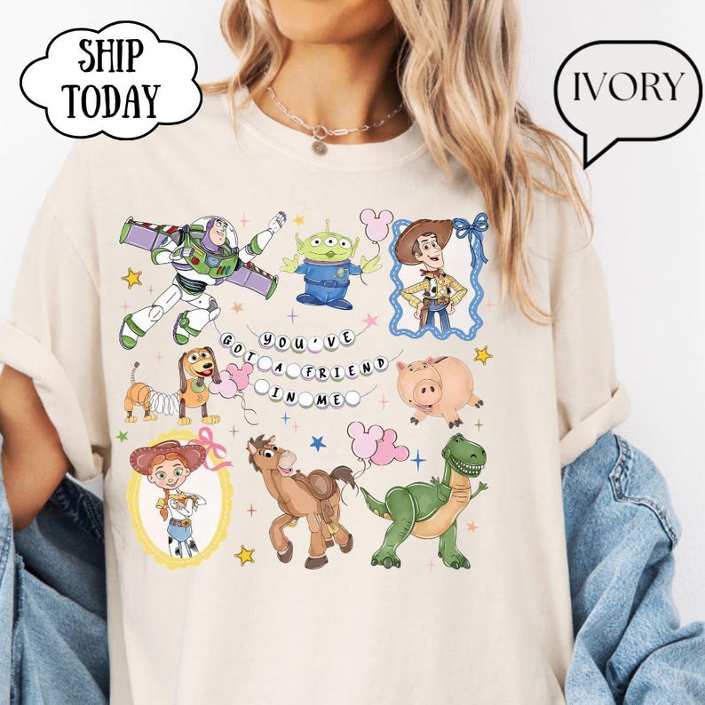 Camiseta retro de Toy Story Land, camiseta de Disney Pixar Toy Story, camiseta de Disney Woody Jessie Buzz Lightyear, camiseta "Familia, tienes un amigo en mí" imagen 9