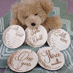 Disques/cartes d'étape mensuelle en bois personnalisés pour bébé avec faire-part de naissance / accessoire photo nouveau-né / bébé fille / bébé garçon