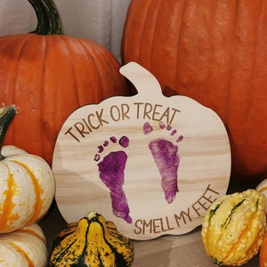 Halloween Kids / Baby Craft - Decorazione in legno con ritaglio di zucca con impronta - Incisione personalizzata