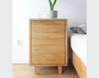 Modern Oak Bedside Table - Nature-Inspired Minimalist Design for Harmonious Bedrooms