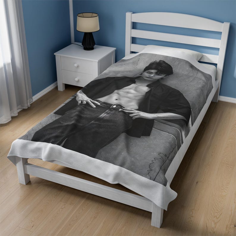 WAVESTEEᵀᴹ JungKook Seven Blanket Cozy Fleece main image 0