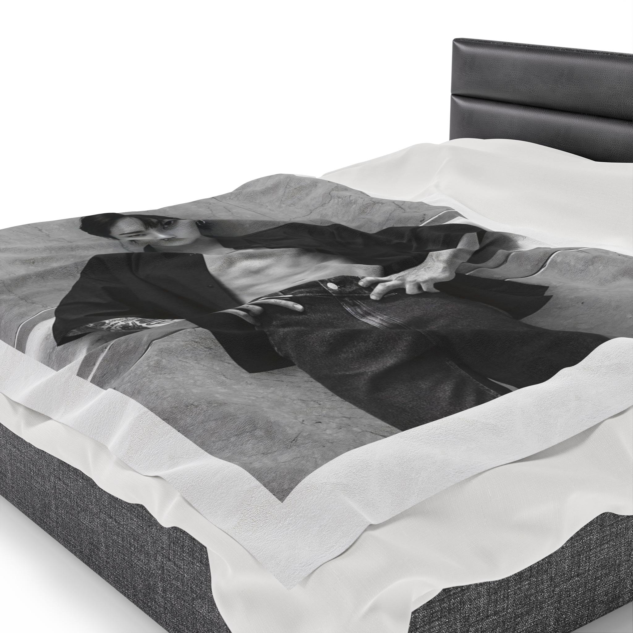 WAVESTEEᵀᴹ JungKook Seven Blanket Cozy Fleece main image 1
