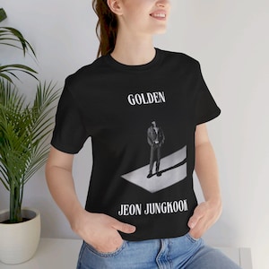 T-shirt graphique doré BTS Jungkook, chemise graphique Jungkook, produits dérivés BTS, Jungkook Calvin Klein, T-shirt graphique Jungkook, chemise BTS